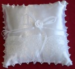 4042  7" Ring Pillow With Lace Embroidery